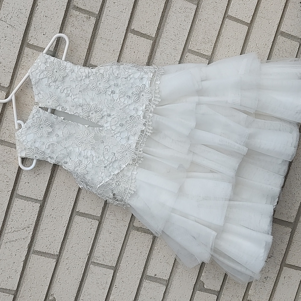 WHITE DRESS - Picture 10 of 13